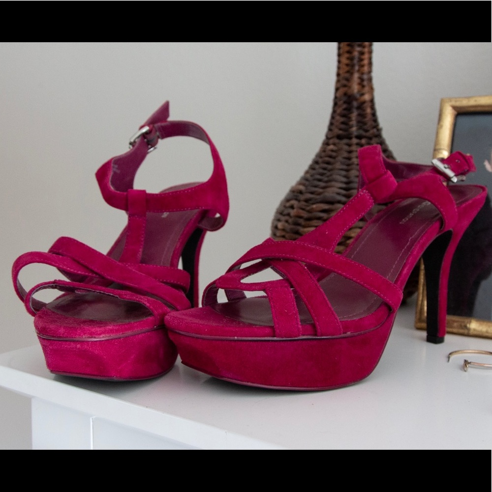 STRAPY MAGENTA HEELS👠